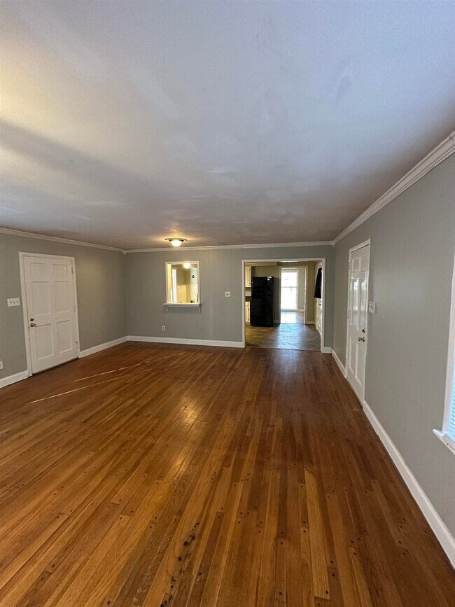 Building Photo - 4197 Woodcrest Dr