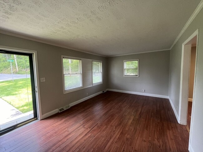 Building Photo - 2001 Elmwood St