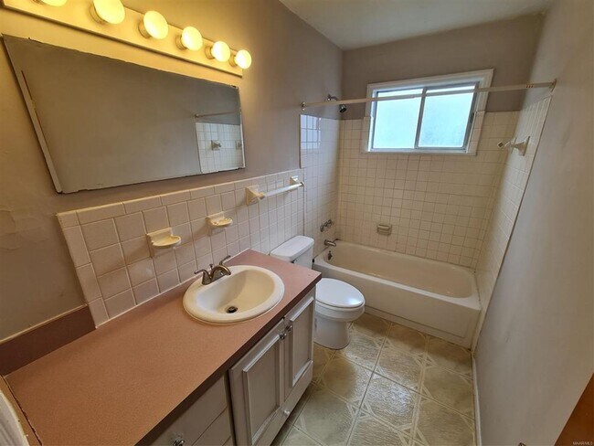 Building Photo - Section8 Accepted