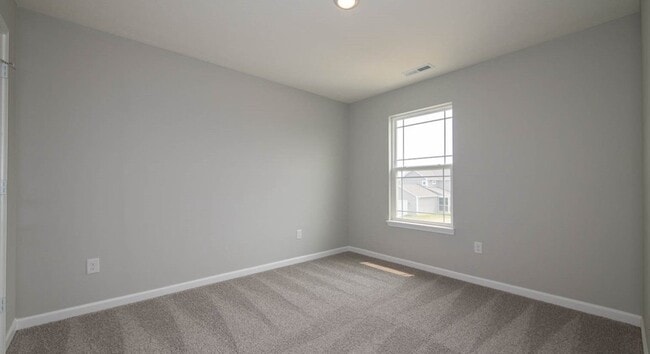 Building Photo - 4 Bed 2.5 Bath