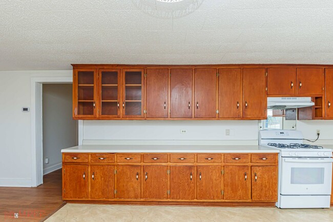 Building Photo - RENOVATED FARMHOUSE in Mt. Olive!