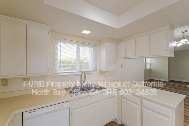 Building Photo - 2326 Tachevah Dr