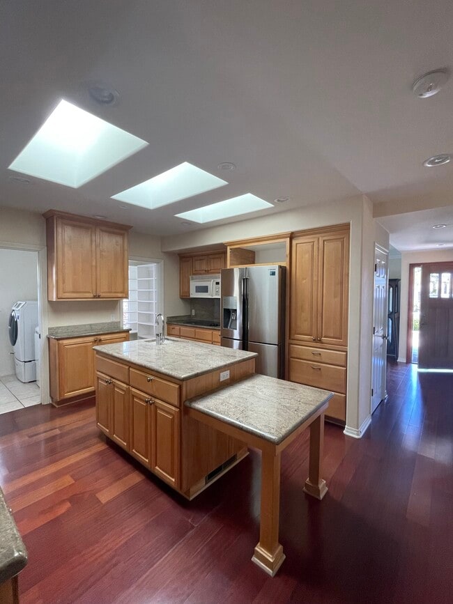 Building Photo - 4461 Santa Cruz Ave