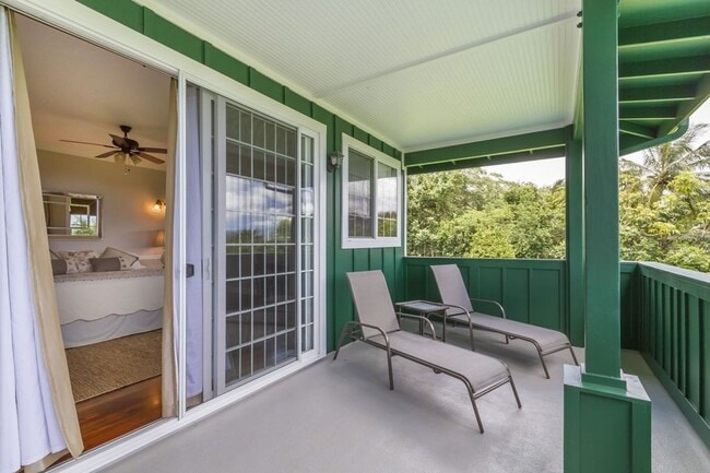 Building Photo - Estate on 1 acre 3 bedroom 2.5 baths and attached 2 car garage