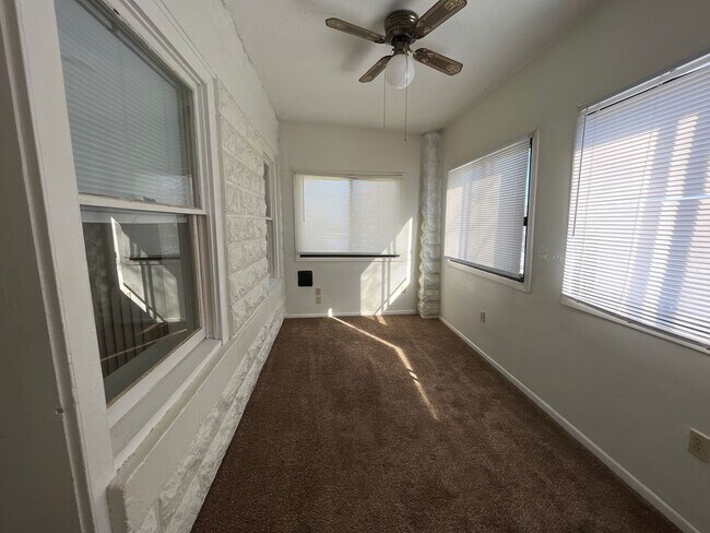 Building Photo - 469 Herschel St