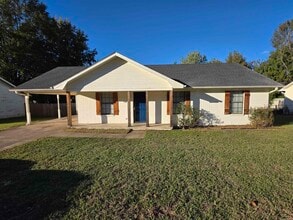 Building Photo - 74 Pond St