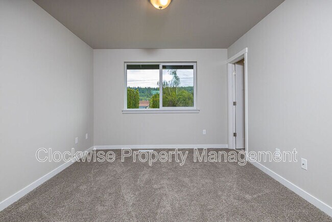 Building Photo - 206 Tacoma Ct NW