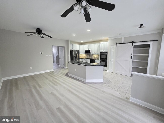 Building Photo - 676 McLeary Square SE