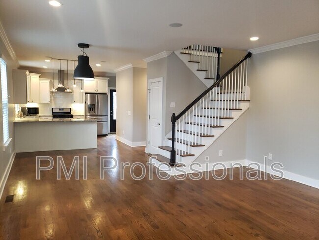 Building Photo - 512B Eastboro Dr