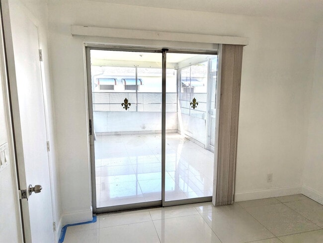 Building Photo - 111 NW 31st Ct