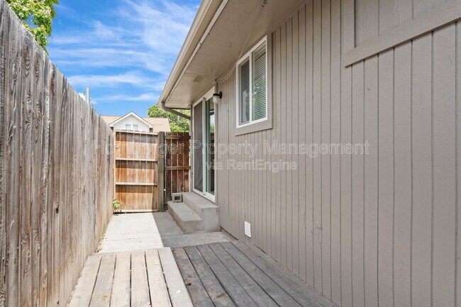 Building Photo - 3939 N Mayfair St