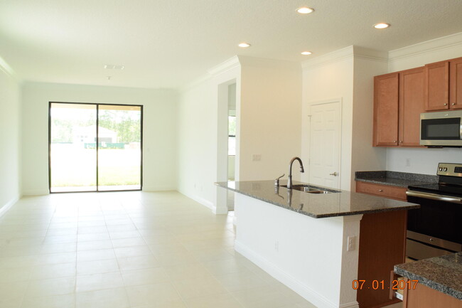 132 SE Via Visconti - 132 SE Via Visconti Port Saint Lucie FL 34952 ...