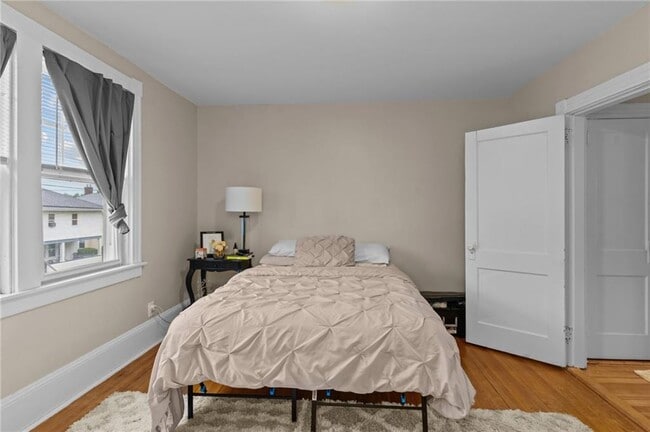 Building Photo - 44 Bedlow Ave