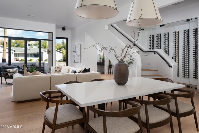 Building Photo - 4120 N 44th Pl