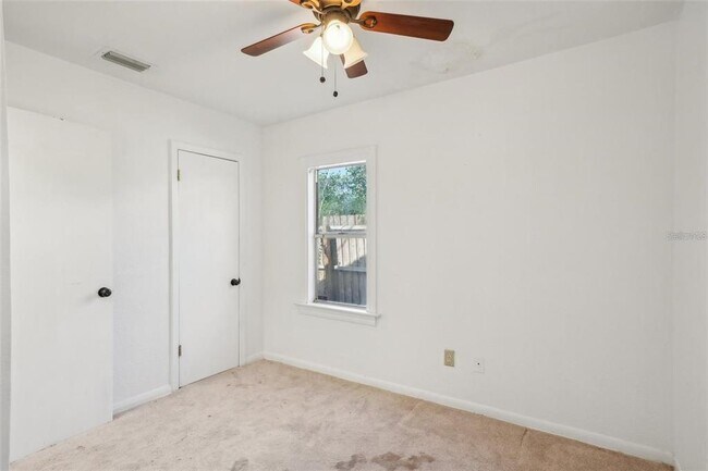Building Photo - 3915 N Ola Ave