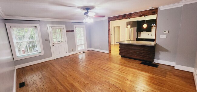 Building Photo - Hidden Gem for Rent in Highland Park!!