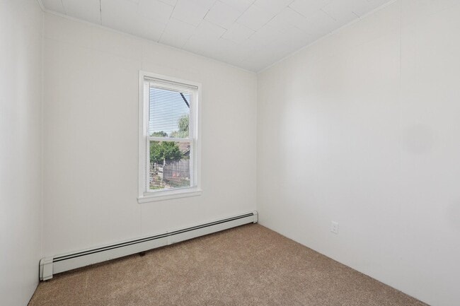 Building Photo - 153 Banta Ave