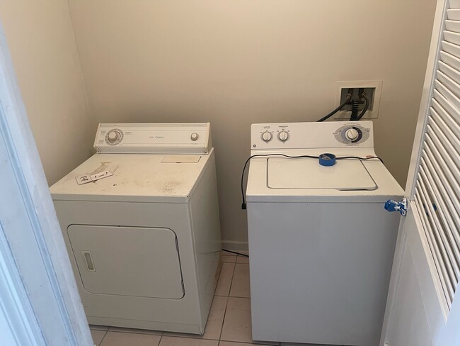 Laundry room - 34 Crawford St