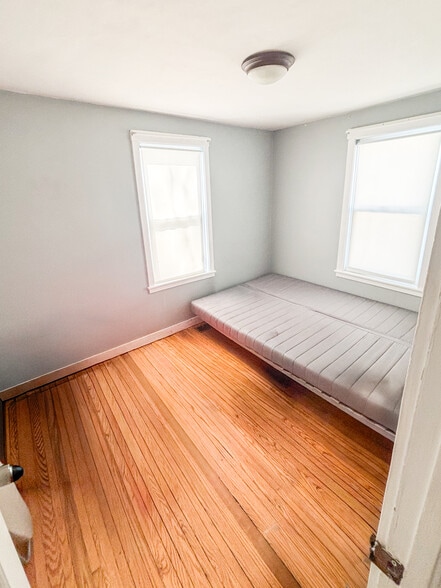 Building Photo - 11 Livingstone Ave