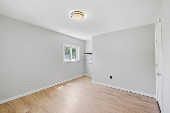 Building Photo - 606 Meadow Ave