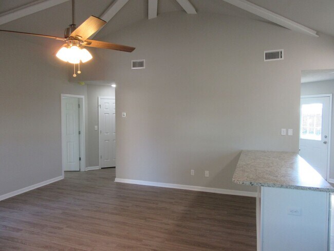 Building Photo - 1302 Grace Ave