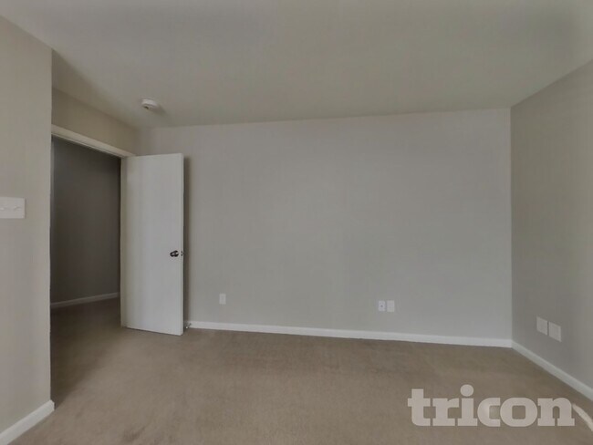 Building Photo - 3436 Pikes Peak Dr