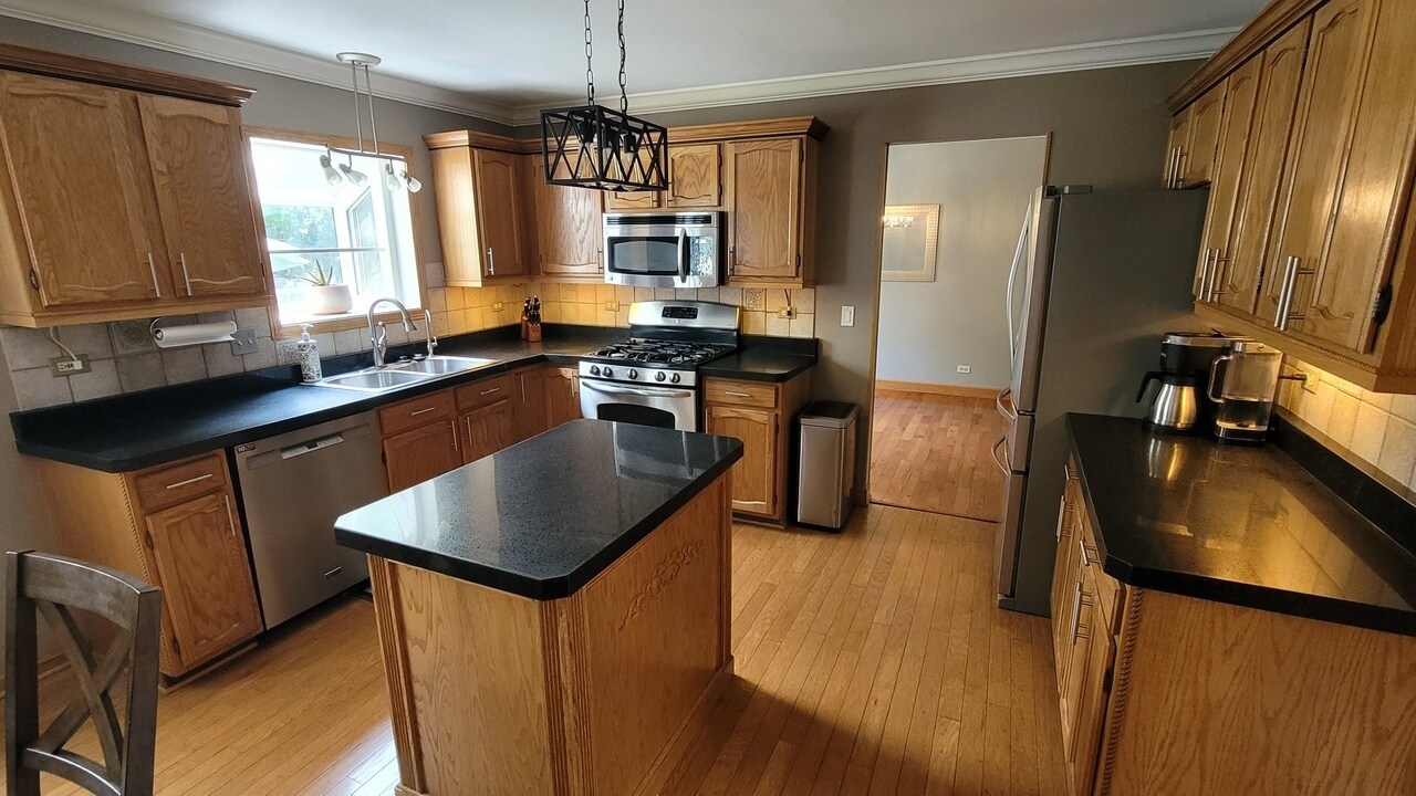 Building Photo - 3885 Thornberry Way