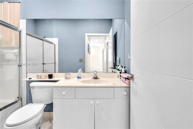 Building Photo - 8520 Vía Romana