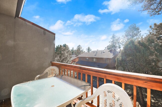 Building Photo - 103 Racquet Pl