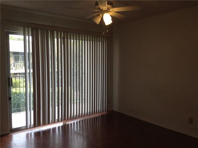 Building Photo - 500 E Riverside Dr