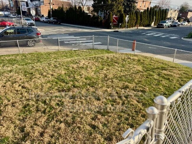 Building Photo - 4400 Sheffield Ave