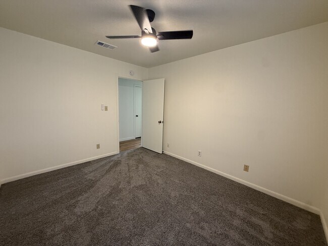 Building Photo - 2506 Howellwood Wy