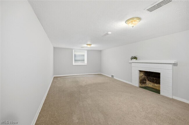 Building Photo - 3889 Grenville Rd