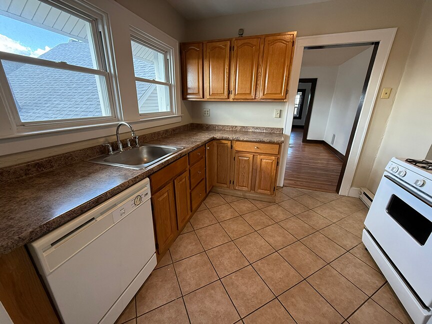 Building Photo - 800 Bayridge Ave