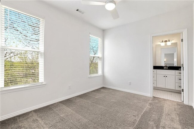 Building Photo - 1485 N Gregg Ave