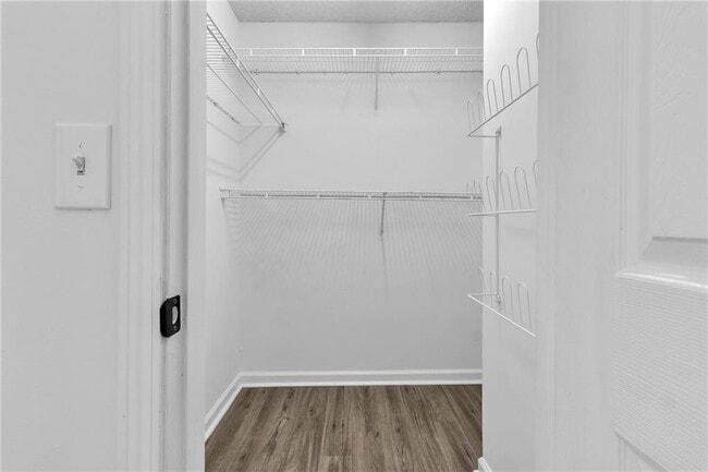 Building Photo - 9155 Nesbit Ferry Rd