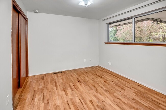 Building Photo - 3065 124th Ave NE