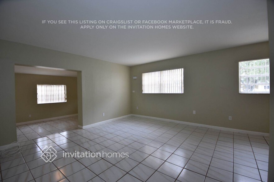 Building Photo - 5115 SW 112th Ave