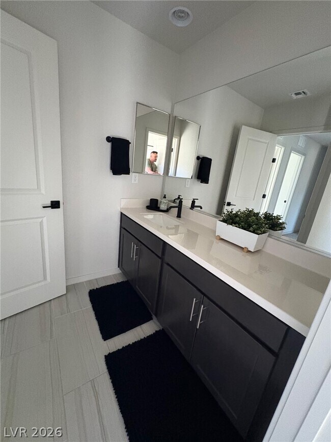 Building Photo - 9702 Sapphire Rim Ave