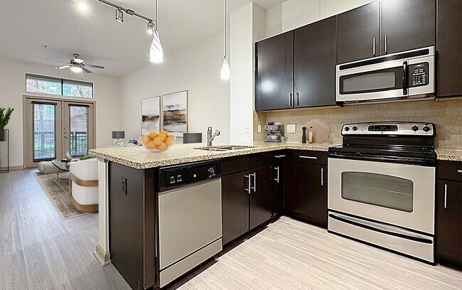 Primary Photo - 400 McGowen St