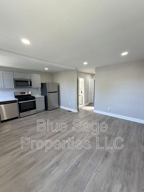 Building Photo - 1012 Burnside Rd