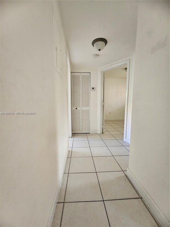 Building Photo - 5460 W 21st Ct