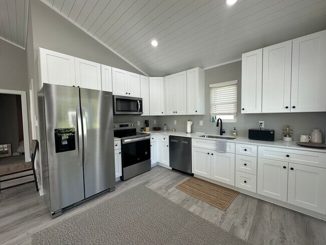 Building Photo - 115 Long Pond Loop