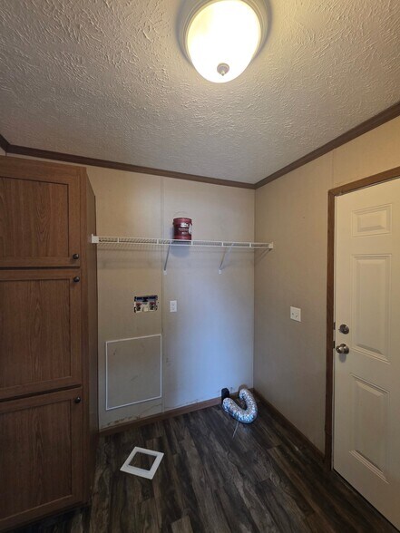 Building Photo - 429 Laurel Leah