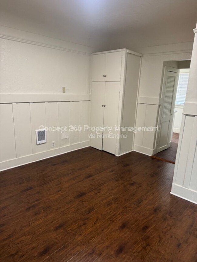 Building Photo - 803 Magnolia Ave