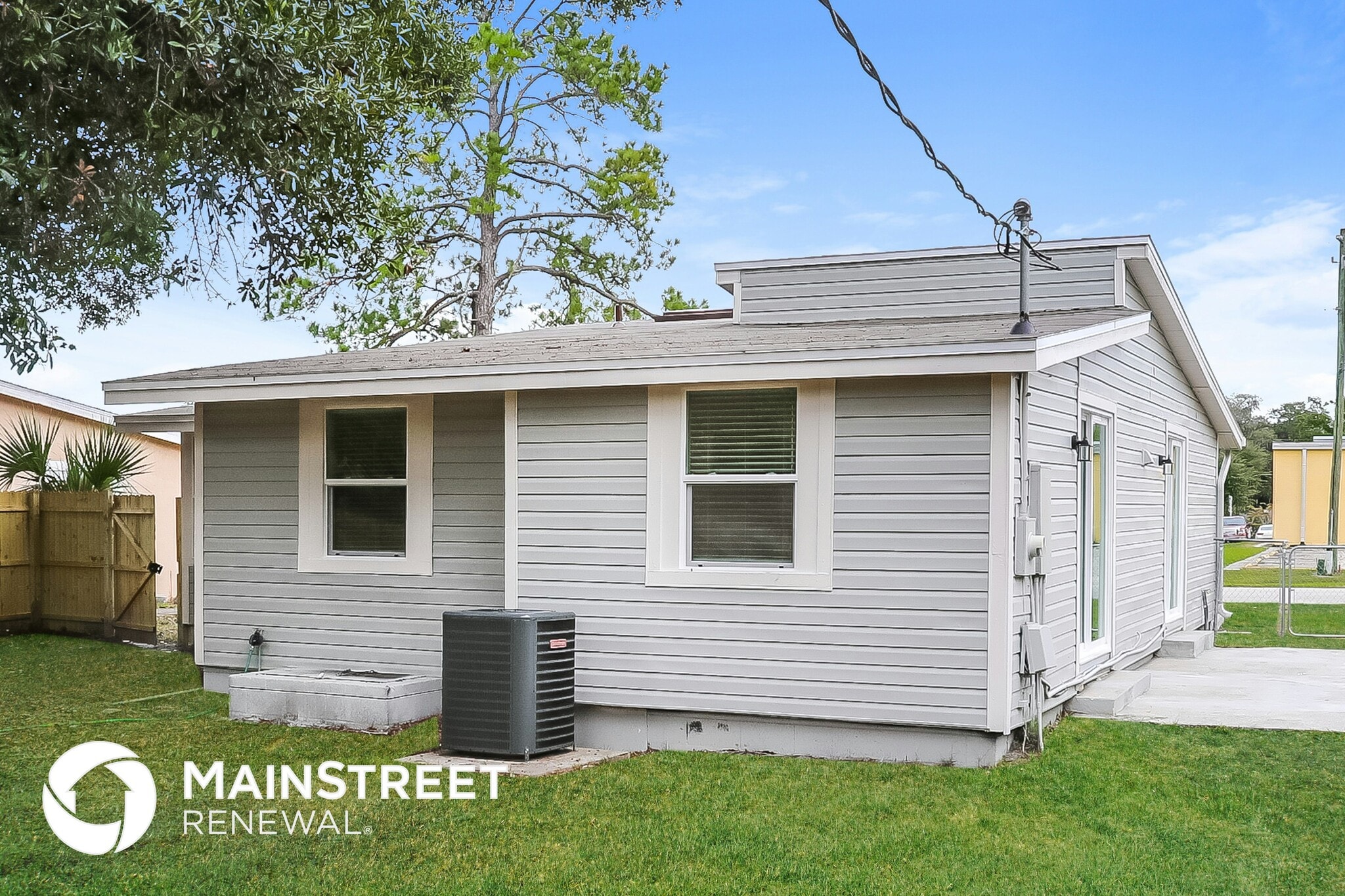 Building Photo - 2428 S Maple Ave