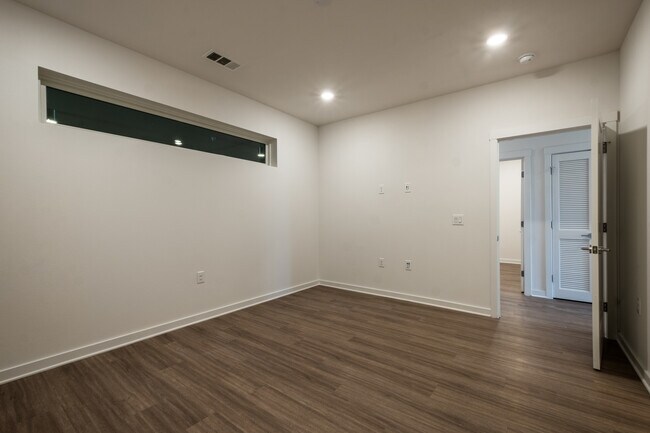 Building Photo - South Austin 2BR Condo with Balcony & Luxury Amenities