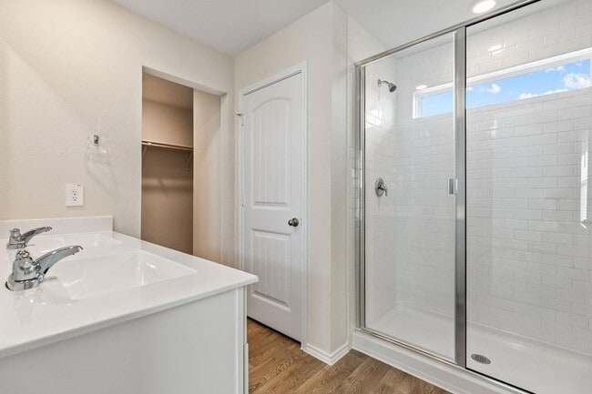 Building Photo - 1702 Miller Ter