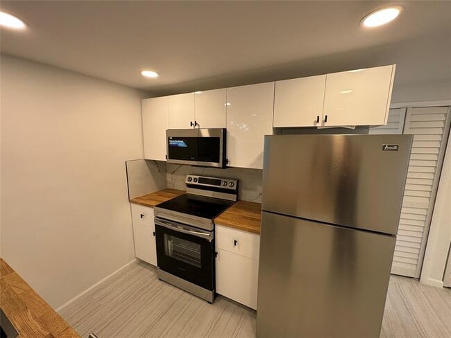 Primary Photo - 136 NE 60th St