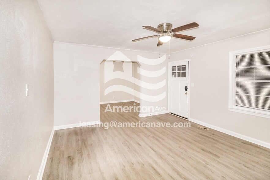 Building Photo - 914 Lamore St